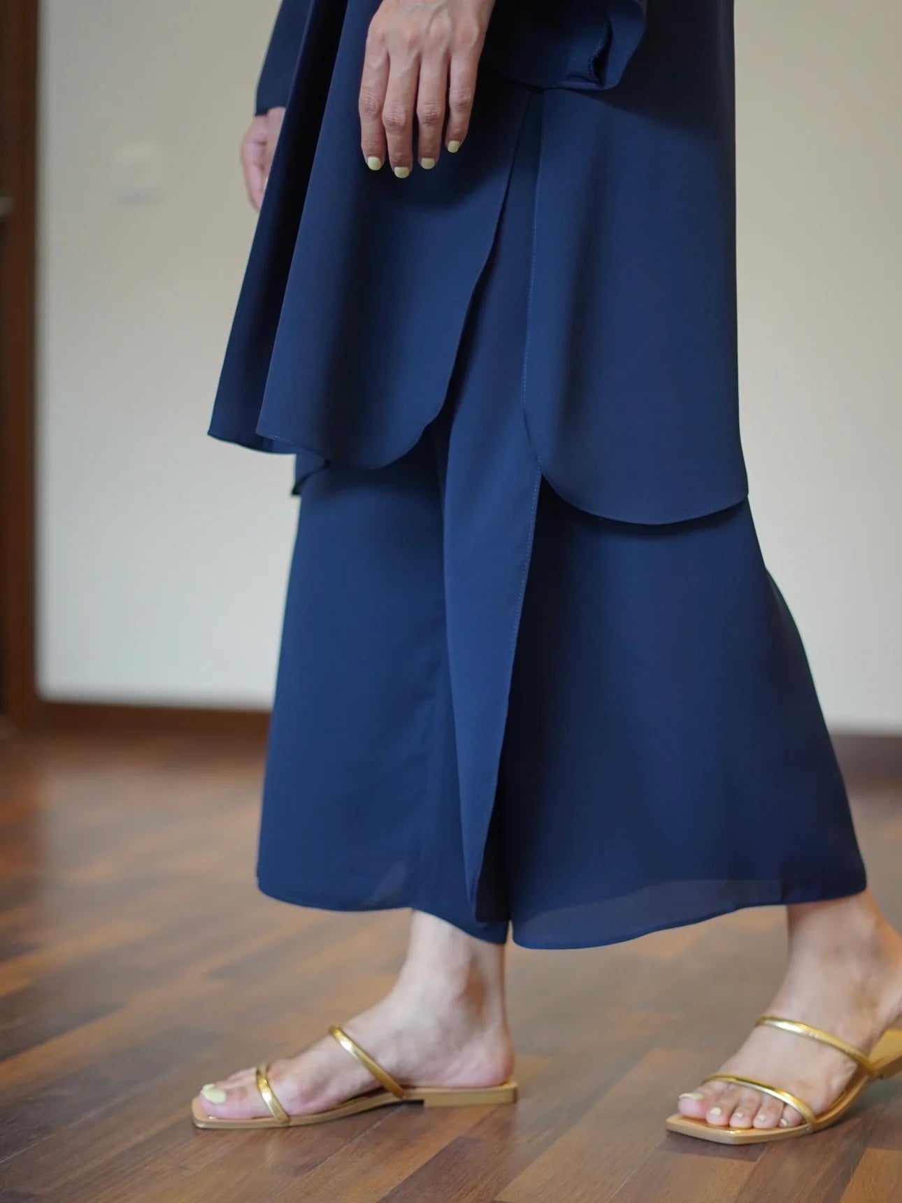 NAVY OAK TUNIC WITH TULIP PANTS