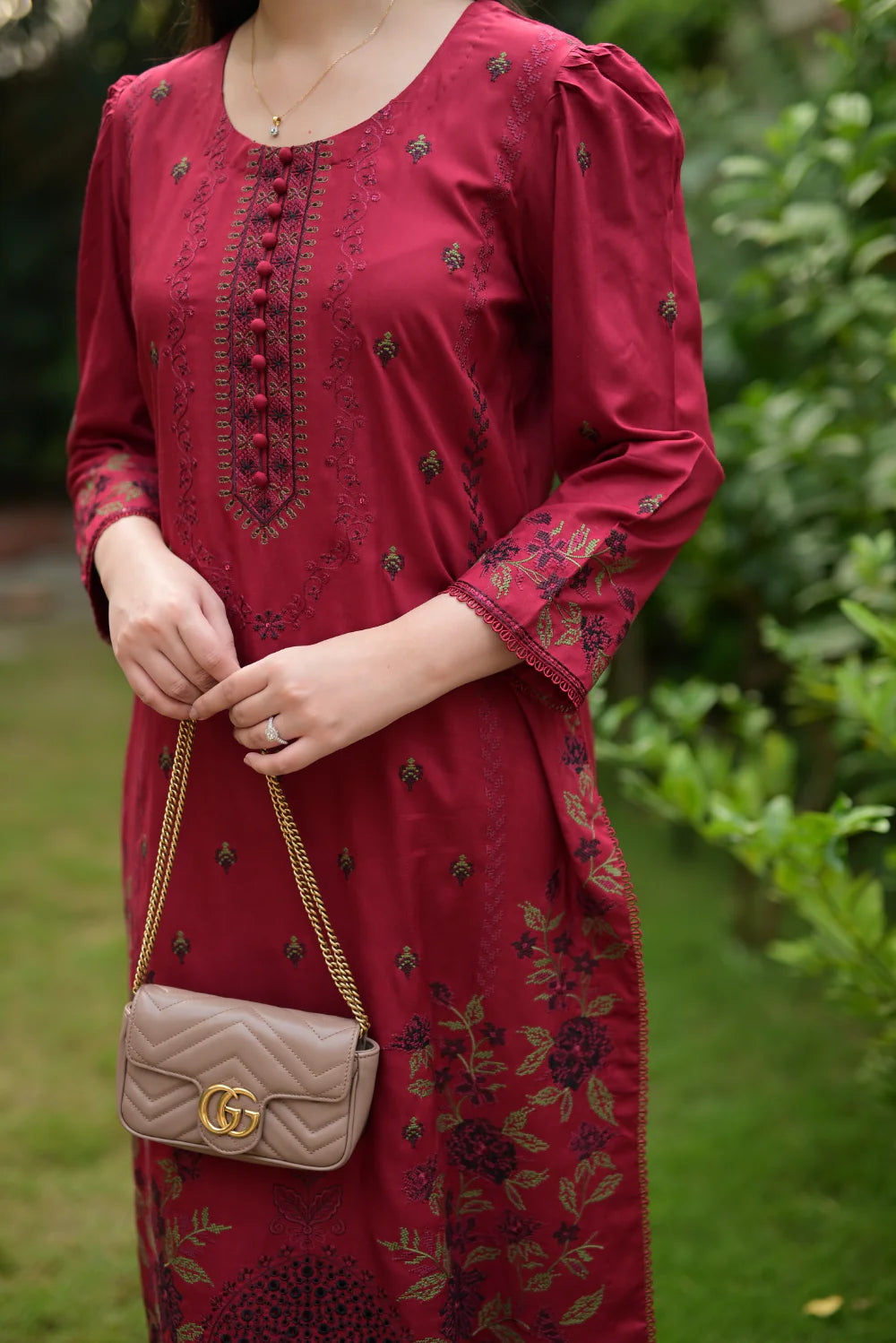 EMBROIDERED LINEN D-1011