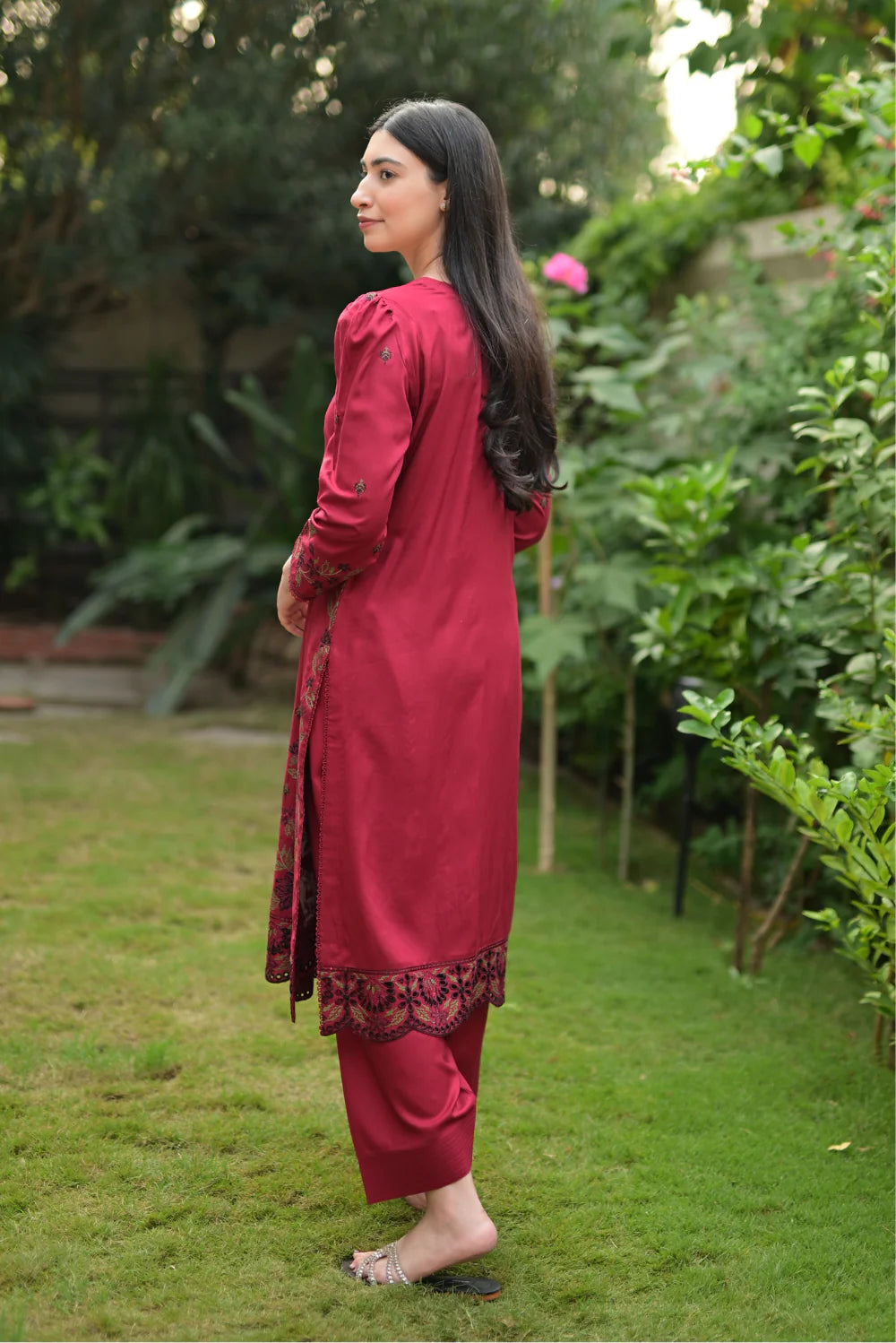EMBROIDERED LINEN D-1011