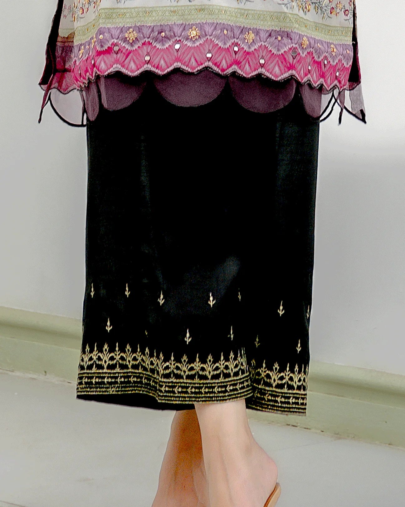 DC-2240 BLACK 2PCS HAND EMBELLISHED SHIRT WITH TROUSER