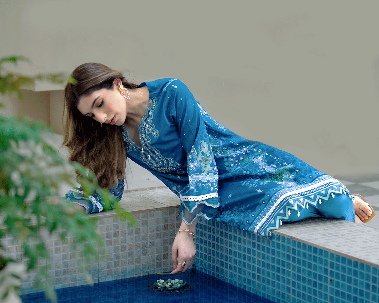 DC-2273 TURQUOISE BLUE 2PCS HAND EMBELLISHED SHIRT WITH TROUSER