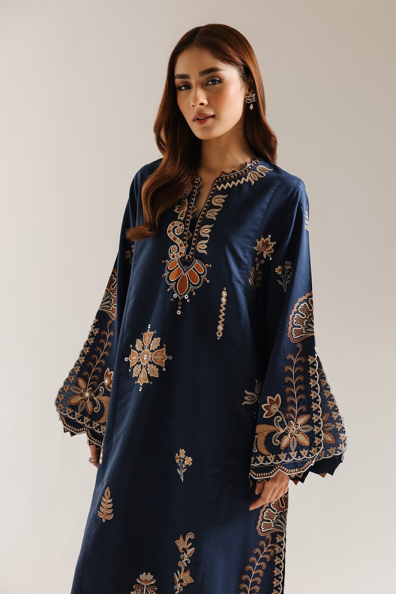 EMBROIDERED SUIT (E4057/103/622)