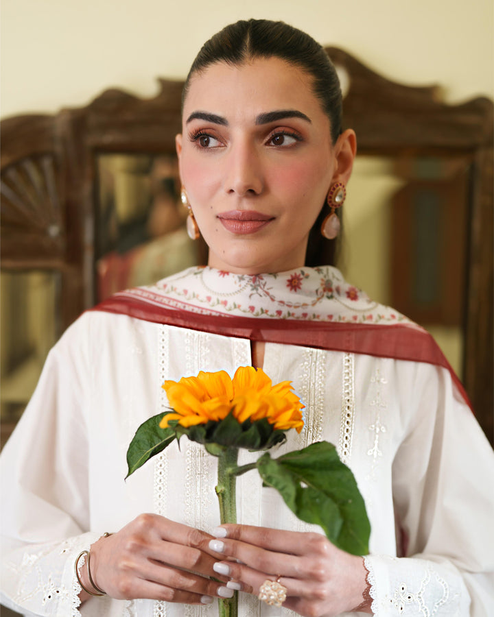 IRIS WHITE LUXURY EMBROIDERED LAWN SET