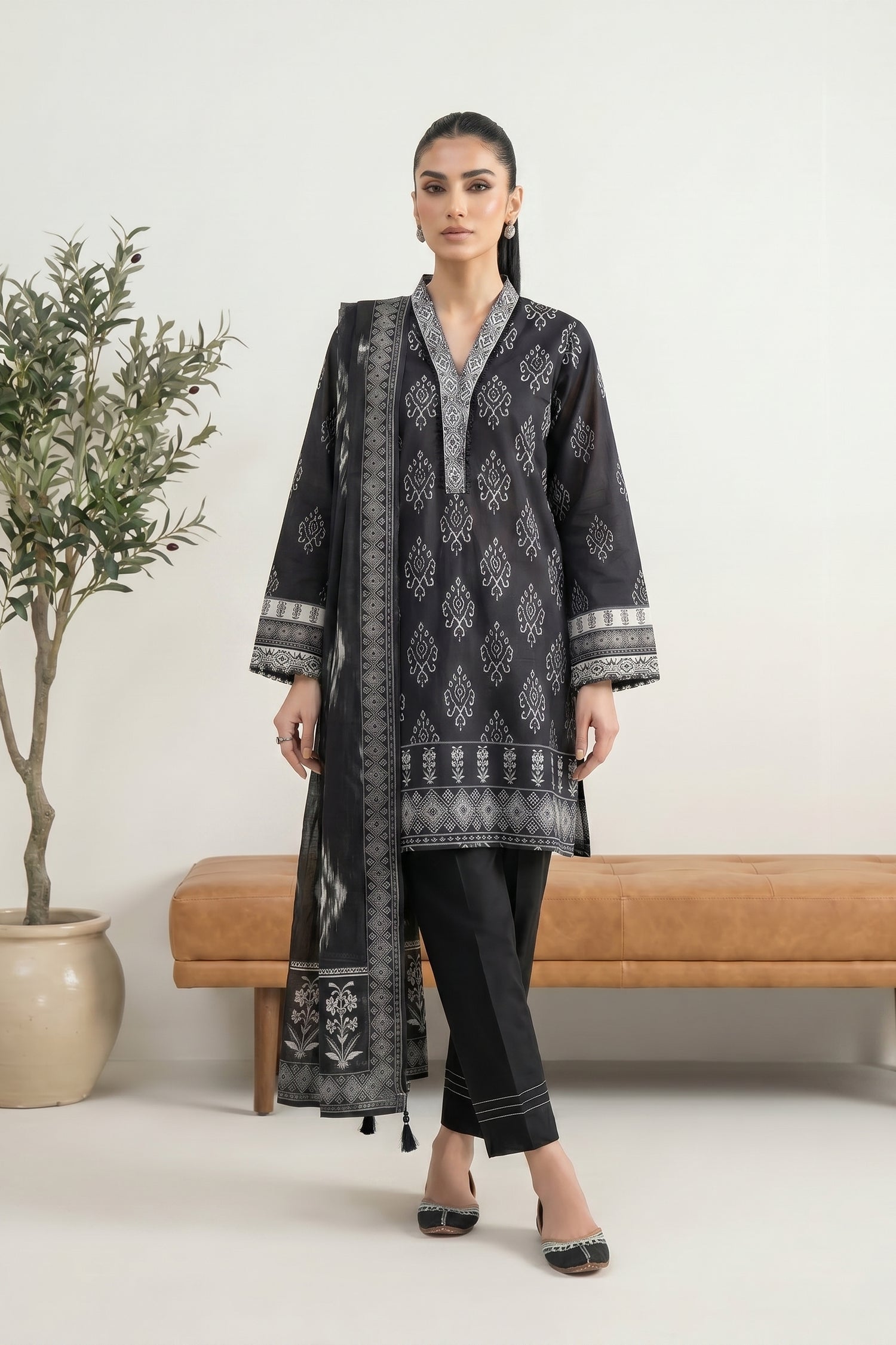 LAKHANY 03 PIECE STITCHED MONOCHROME PRINTED LAWN