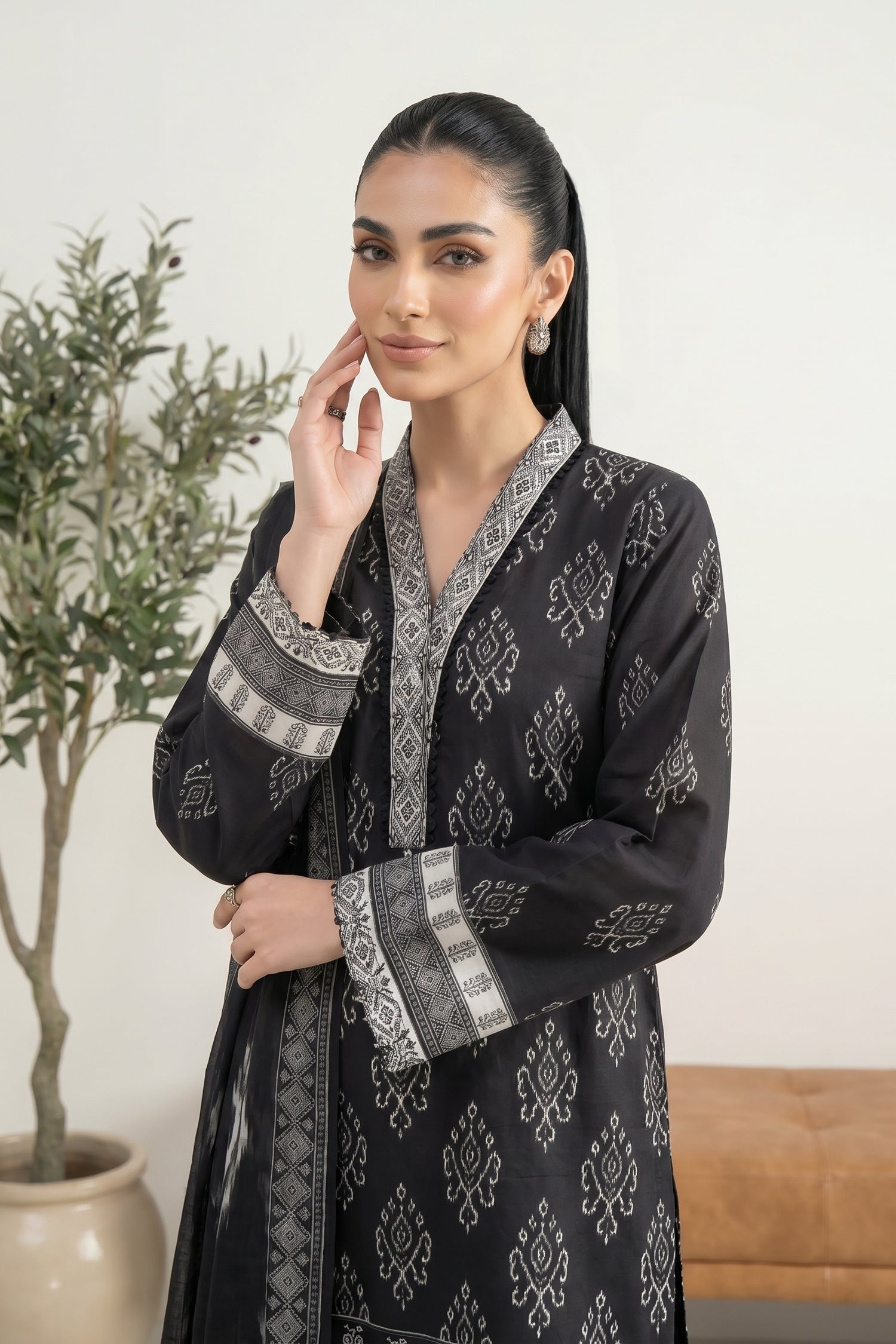 LAKHANY 03 PIECE STITCHED MONOCHROME PRINTED LAWN