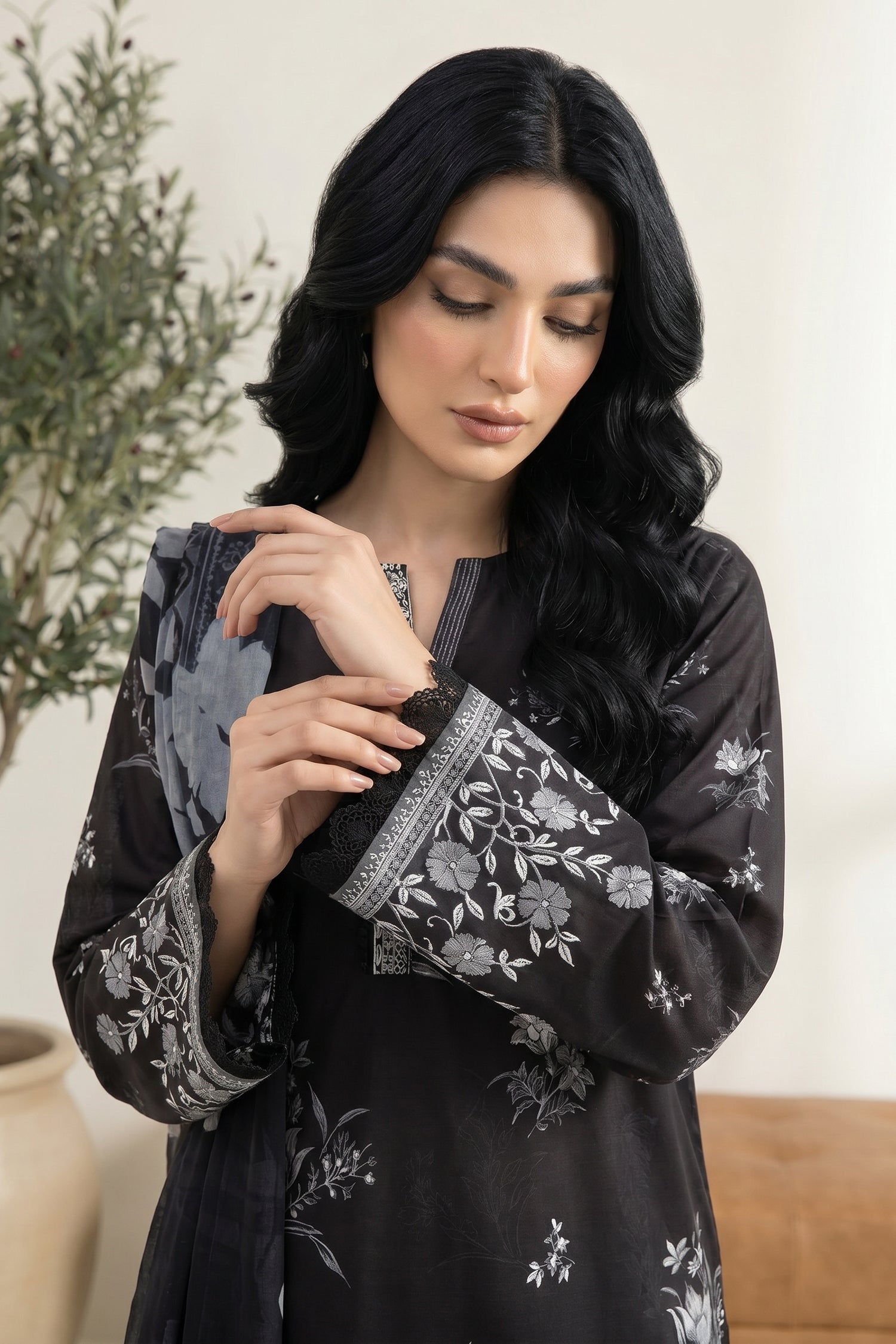 LAKHANY 03 PIECE STITCHED MONOCHROME PRINTED LAWN