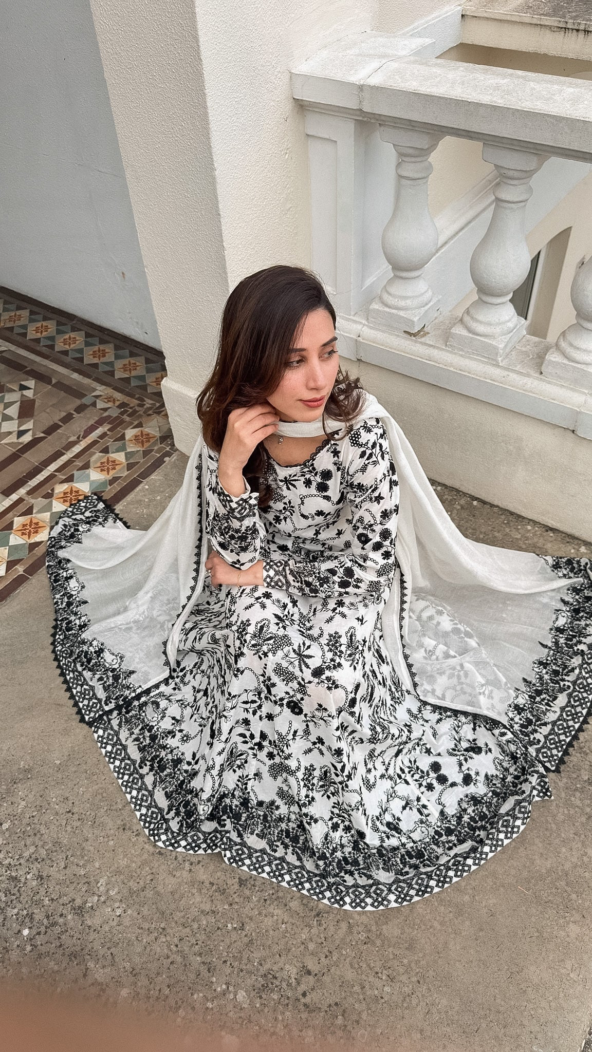AMELIA - WHITE EMBROIDERED KALIDAR