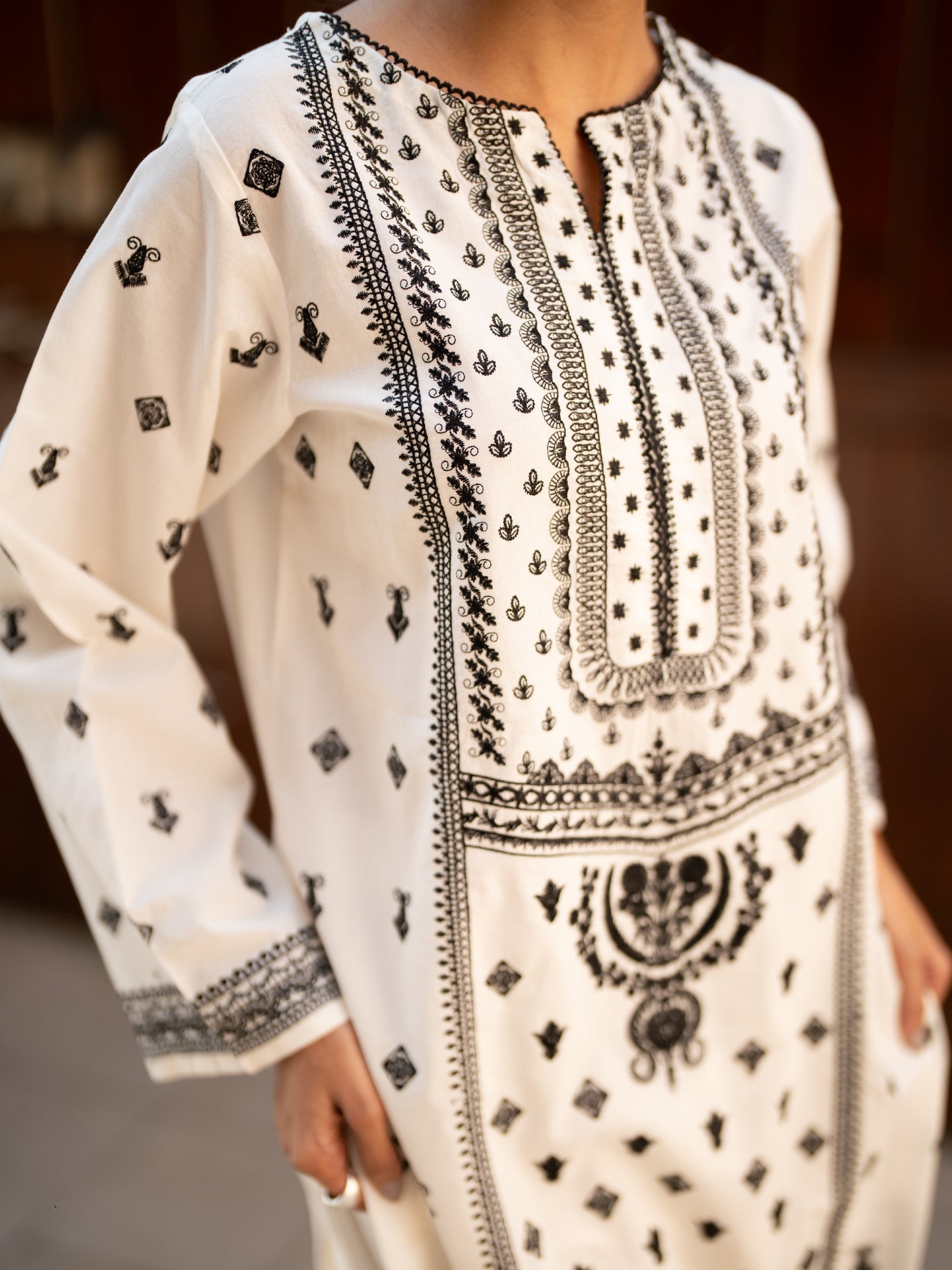 OFF WHITE EMBROIDERED KURTA