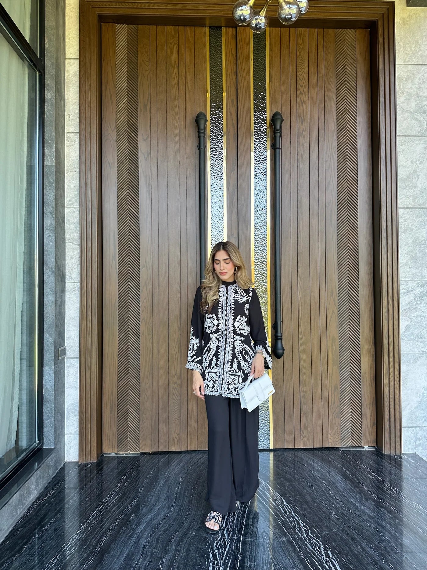 BLACK EMBROIDERED SEWING SPOT SET