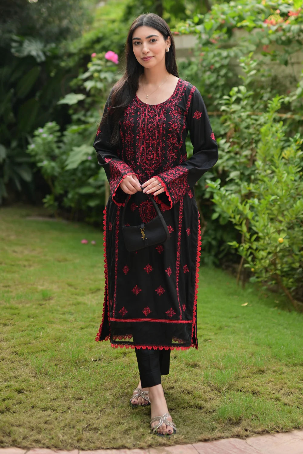 EMBROIDERED LINEN D-1009