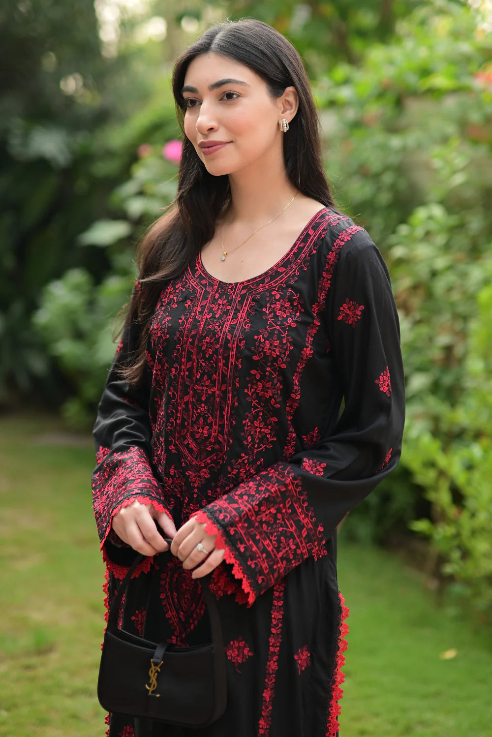 EMBROIDERED LINEN D-1009