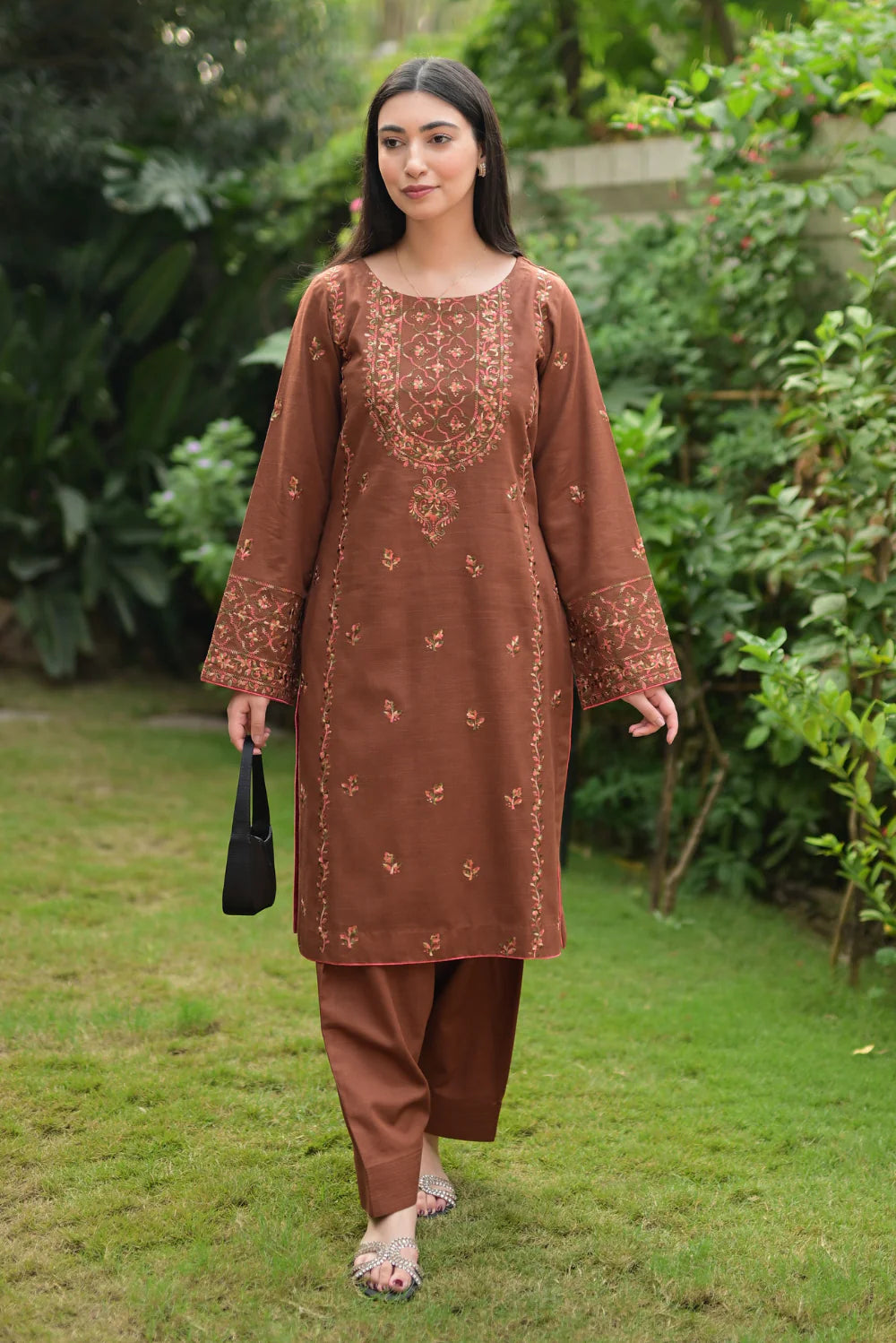 EMBROIDERED SLUB KHADDAR D-1008