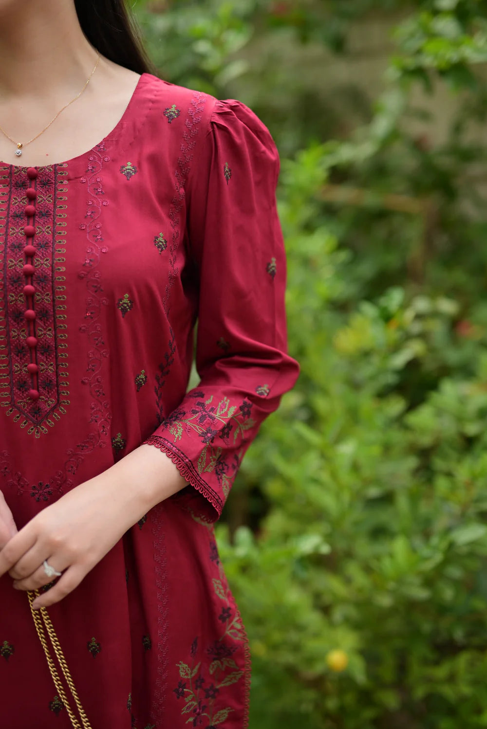 EMBROIDERED LINEN D-1011