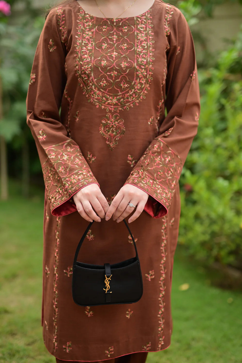 EMBROIDERED SLUB KHADDAR D-1008