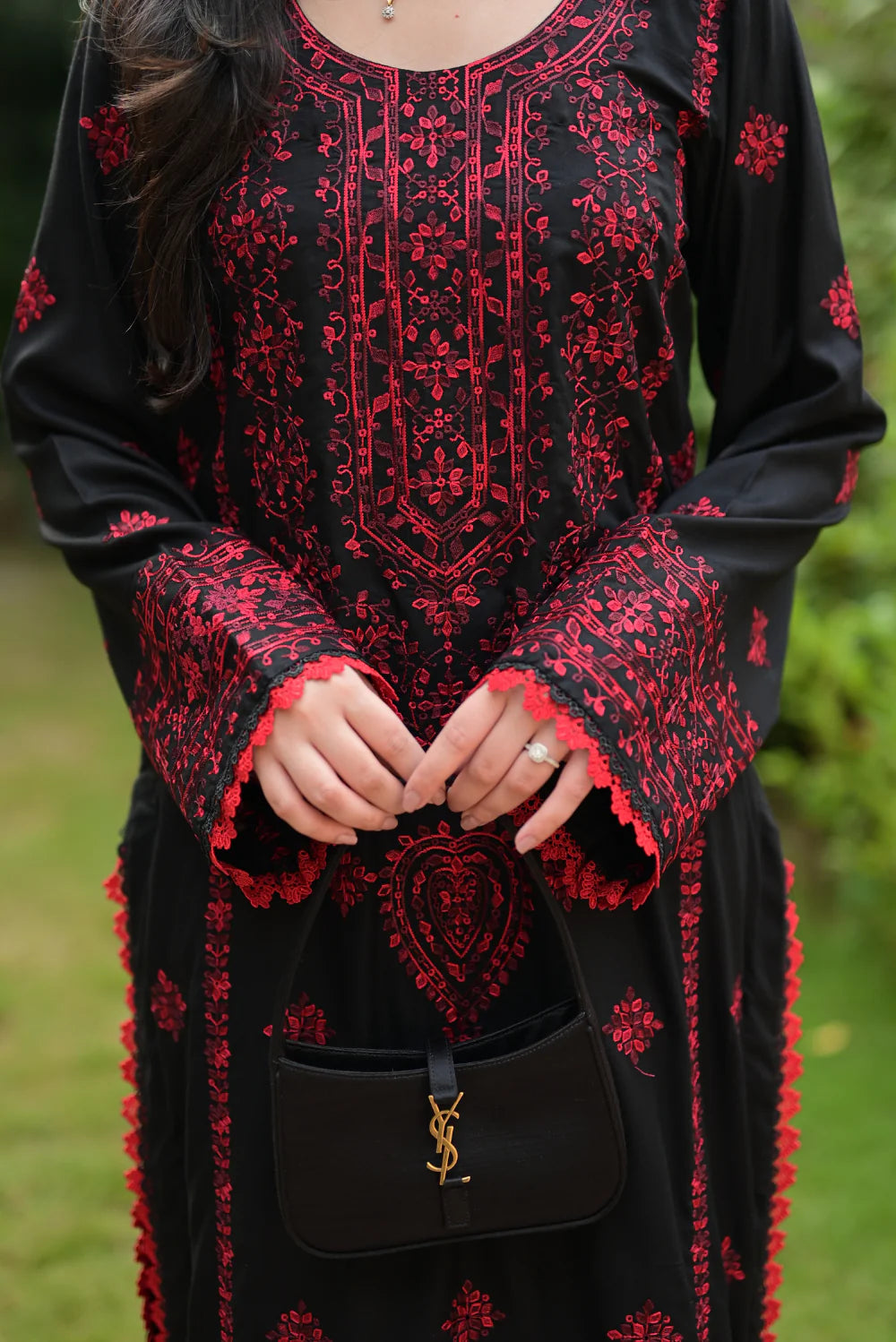 EMBROIDERED LINEN D-1009