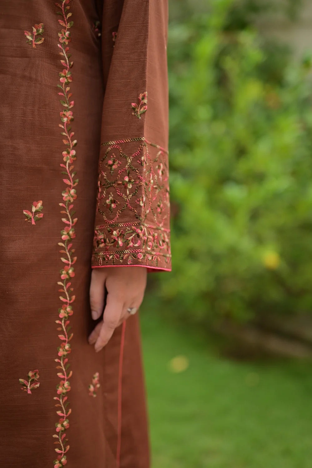 EMBROIDERED SLUB KHADDAR D-1008
