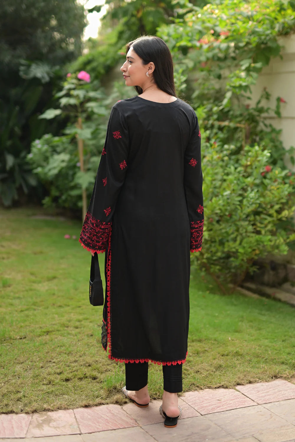 EMBROIDERED LINEN D-1009