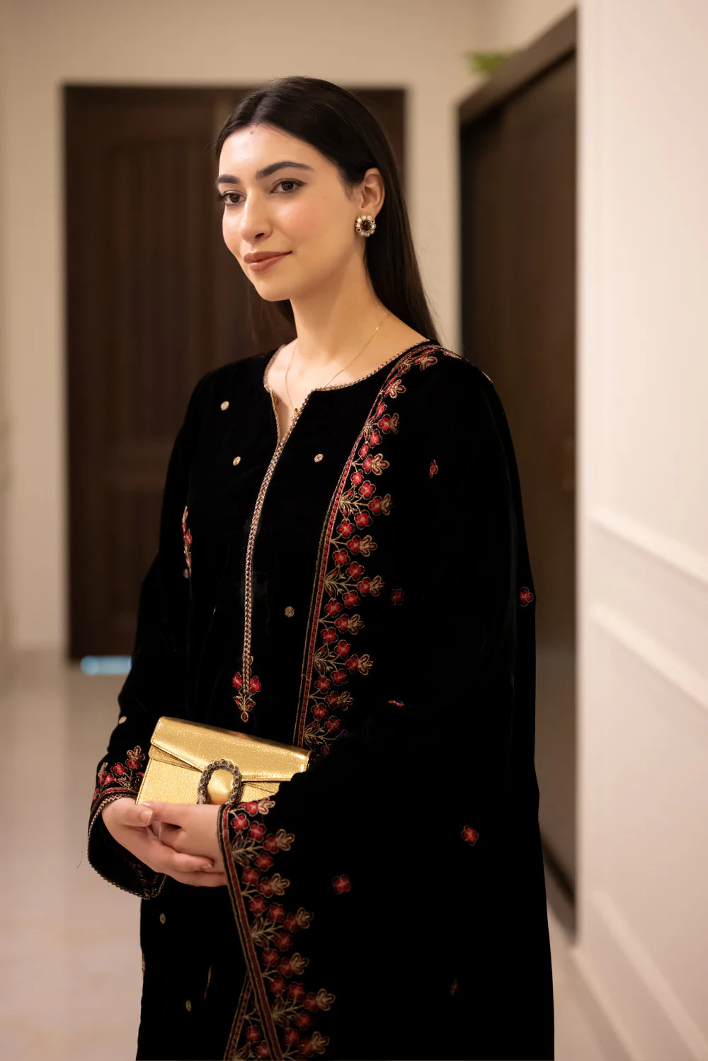 EMBROIDERED LINEN D-1009