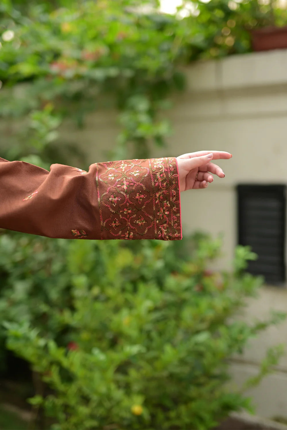 EMBROIDERED SLUB KHADDAR D-1008