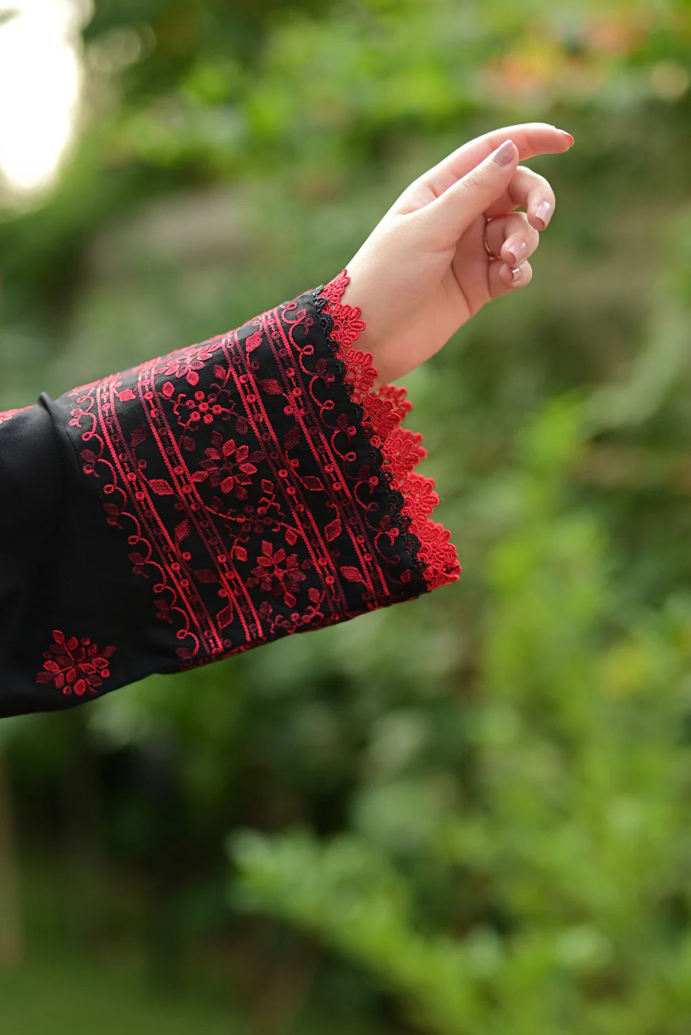 EMBROIDERED LINEN D-1009