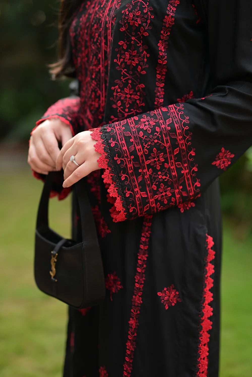 EMBROIDERED LINEN D-1009