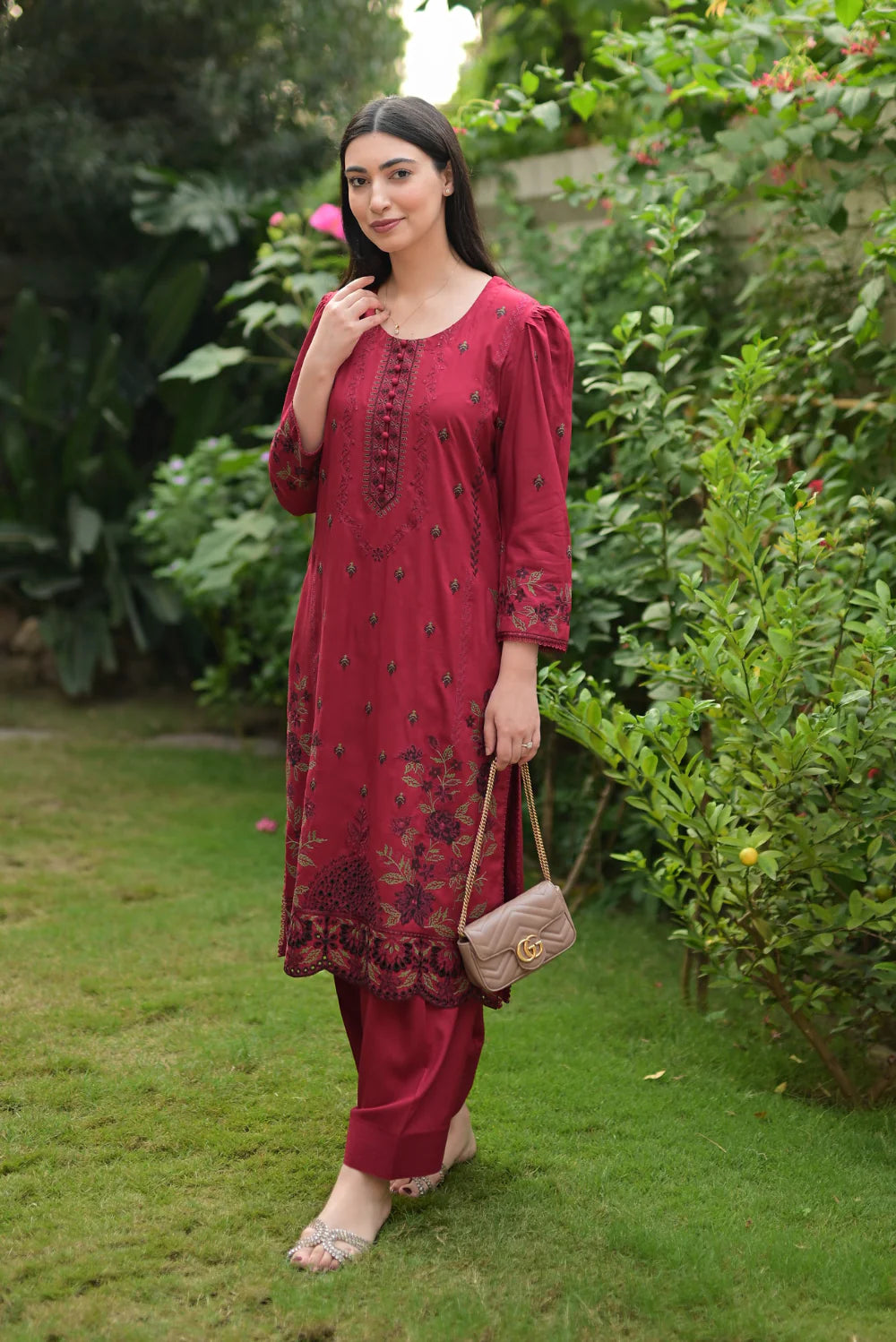 EMBROIDERED LINEN D-1011