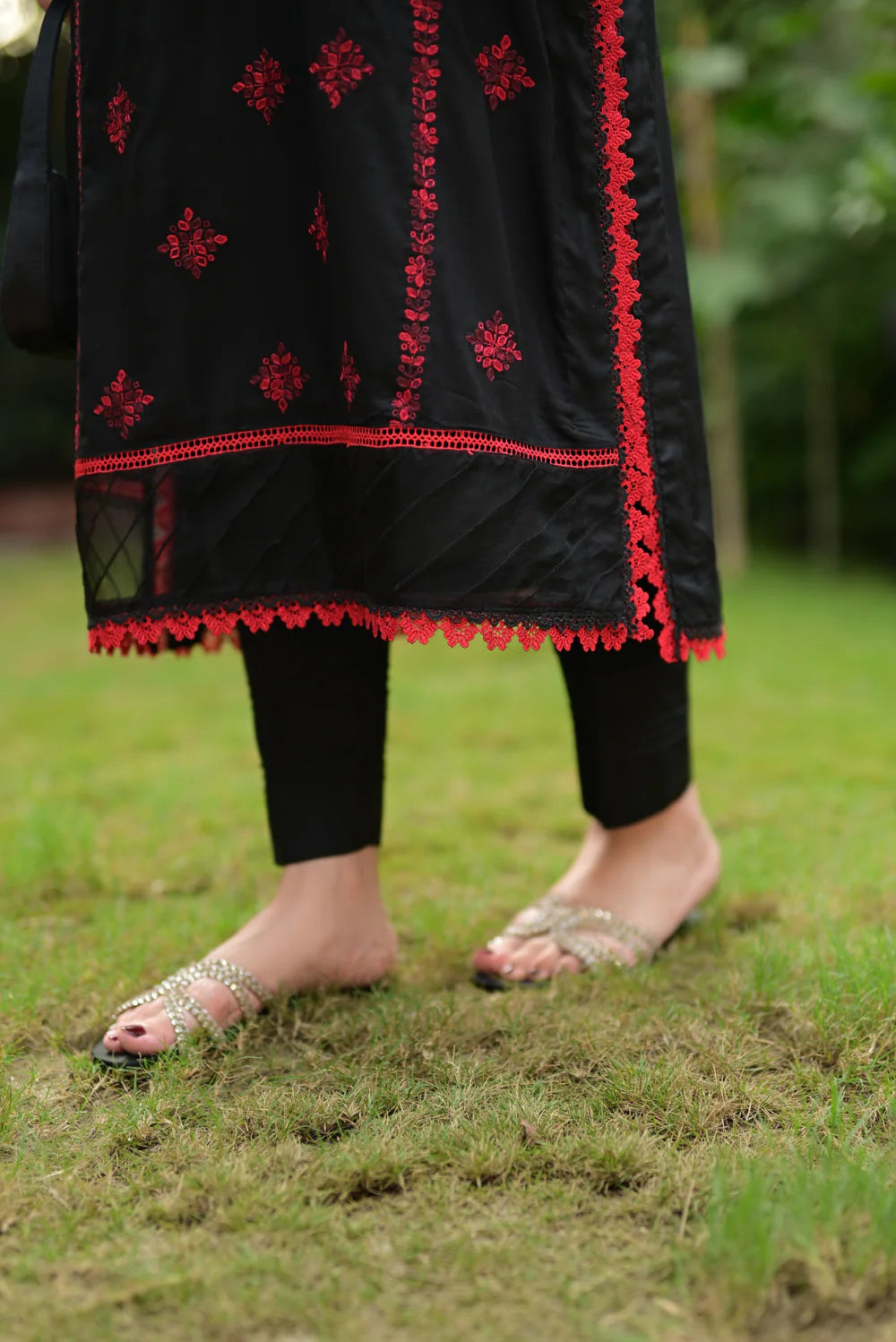 EMBROIDERED LINEN D-1009