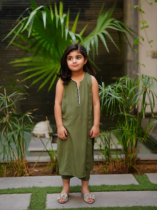 LITTLE ESHA