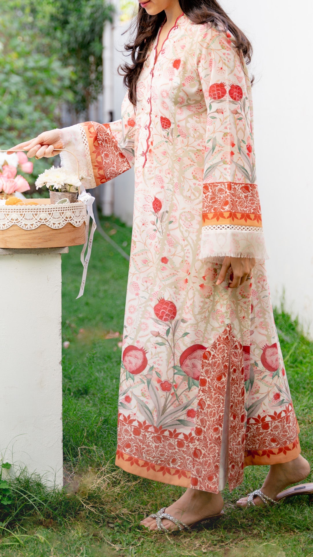 EMBER KAFTAN AND IZAAR