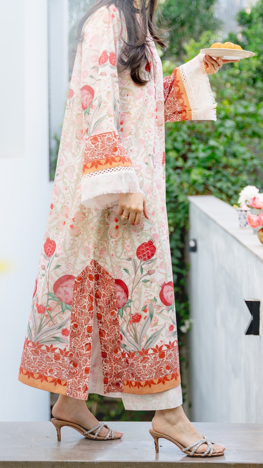 EMBER KAFTAN AND IZAAR