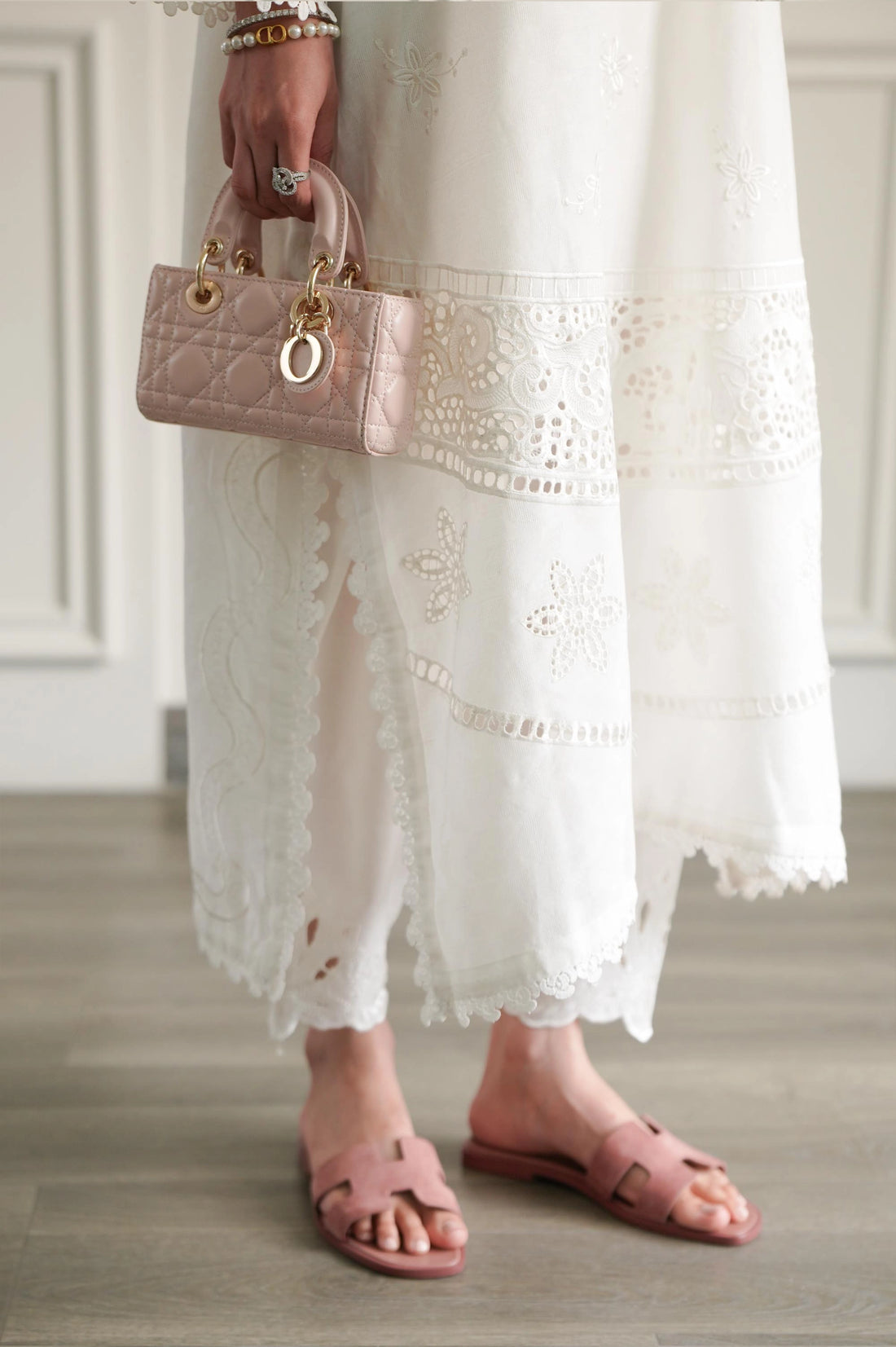 SUNDAY WHITE