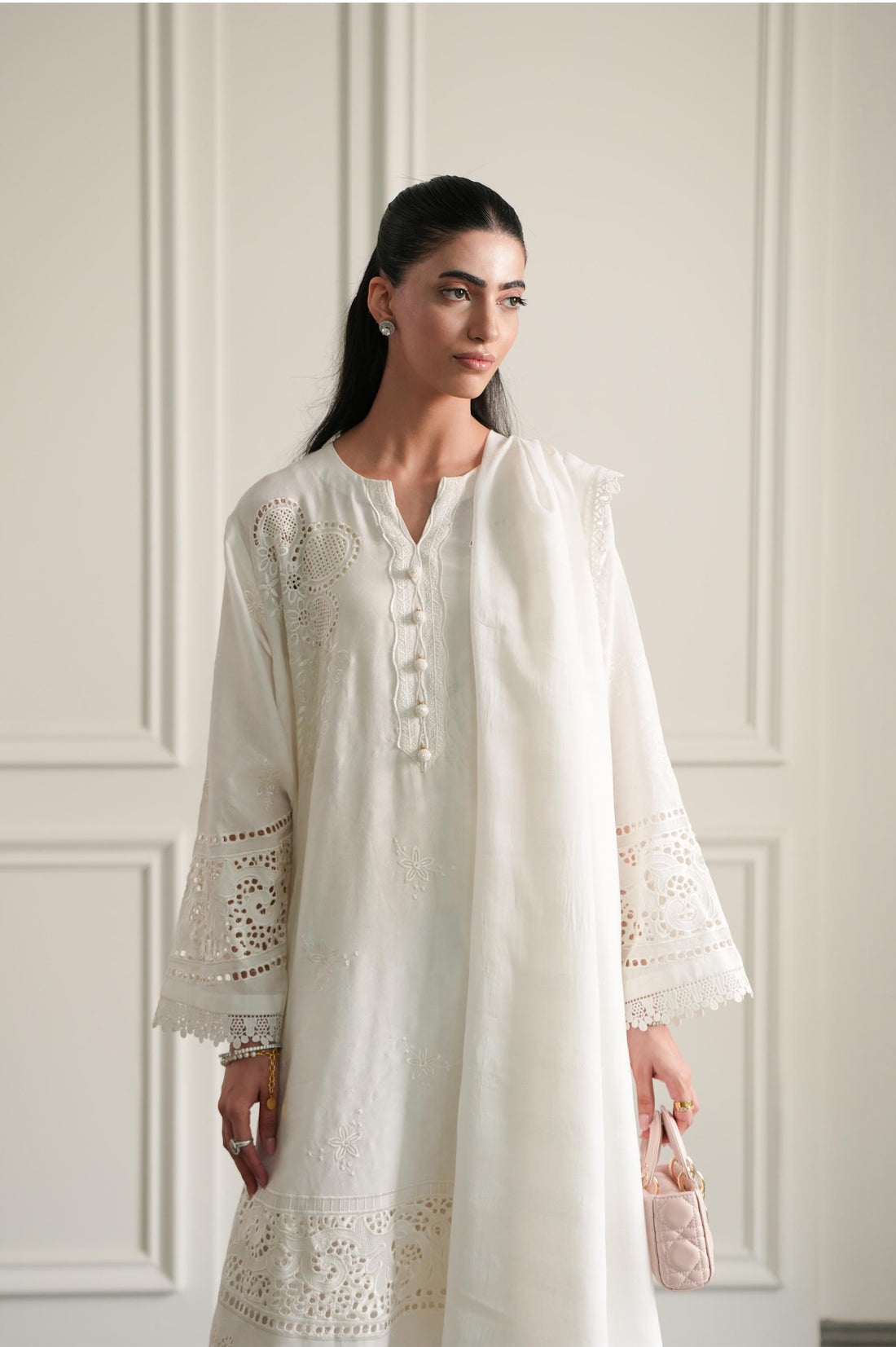 SUNDAY WHITE