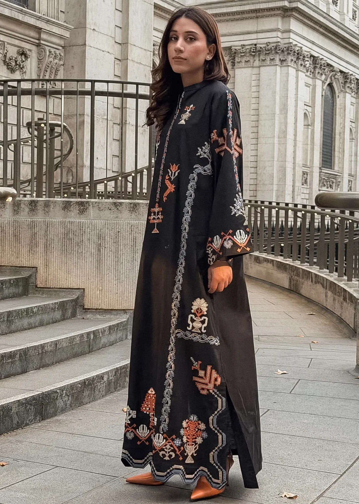 ONYX - BLACK EMBROIDERED KAFTAN