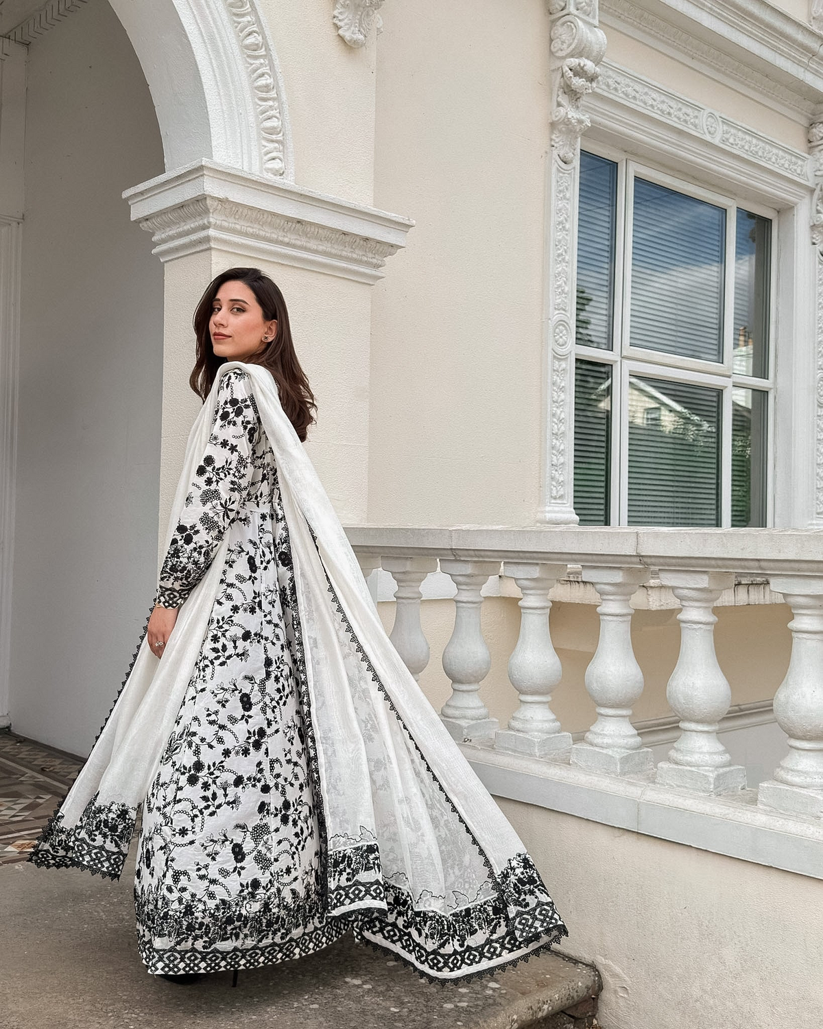 AMELIA - WHITE EMBROIDERED KALIDAR
