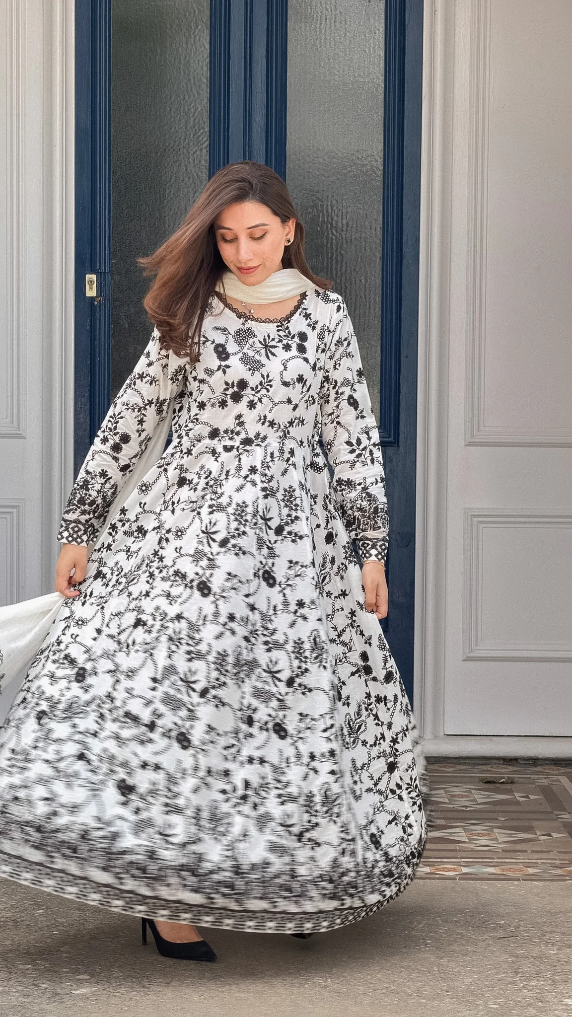 AMELIA - WHITE EMBROIDERED KALIDAR