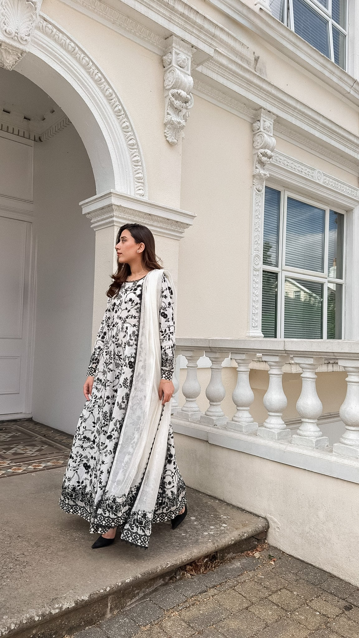 AMELIA - WHITE EMBROIDERED KALIDAR
