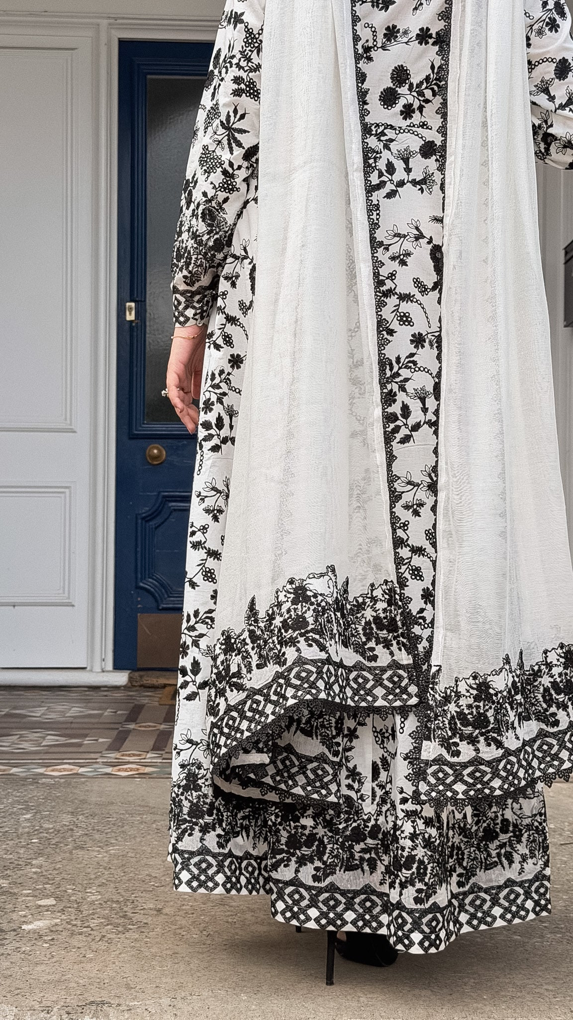 AMELIA - WHITE EMBROIDERED KALIDAR