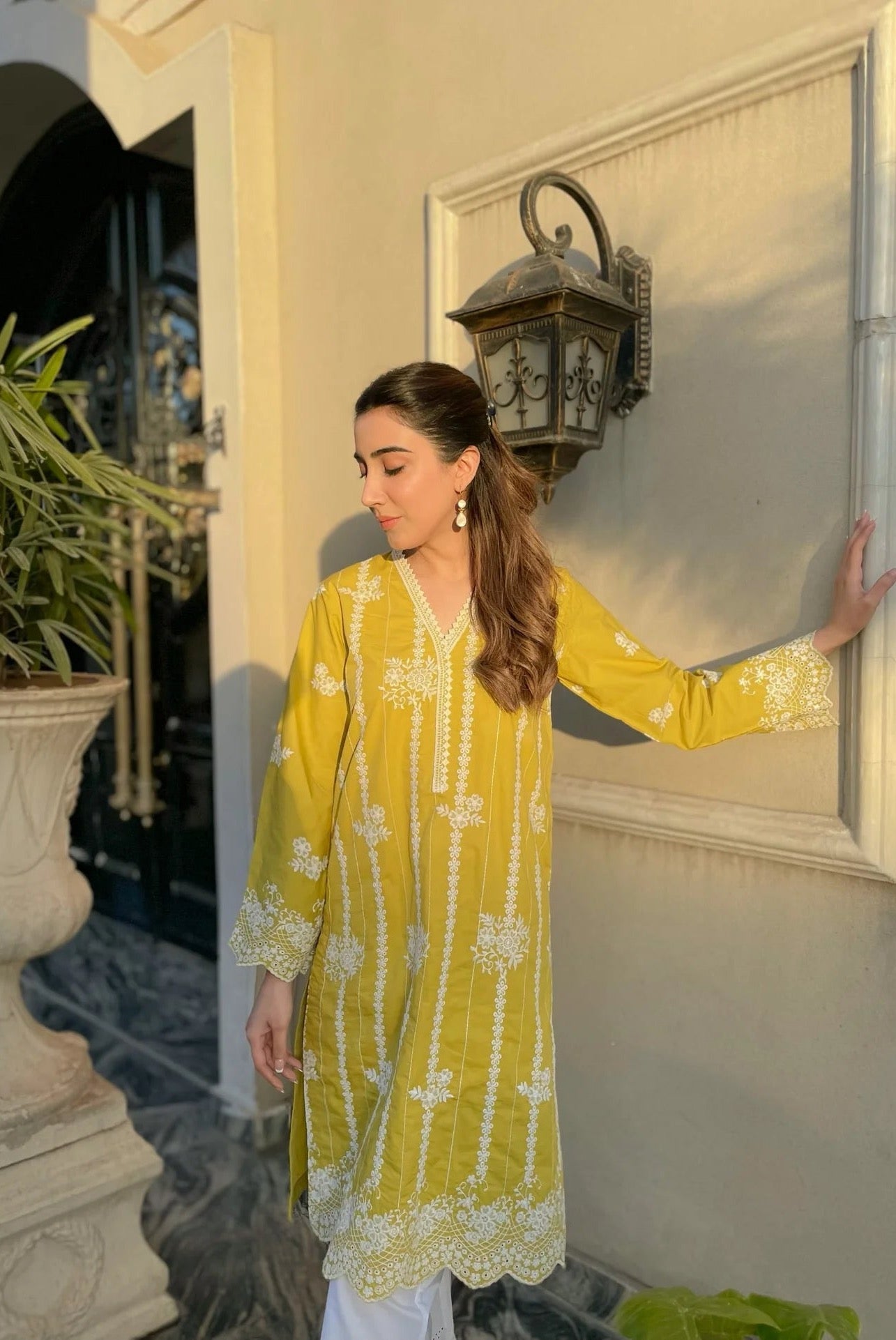 BUMBLEBEE SCHIFFLI EMBROIDERED KURTA