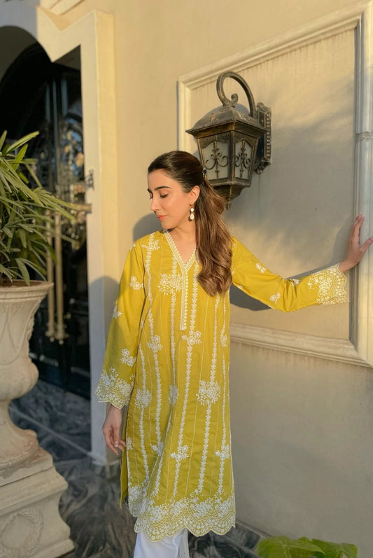 BUMBLEBEE SCHIFFLI EMBROIDERED KURTA