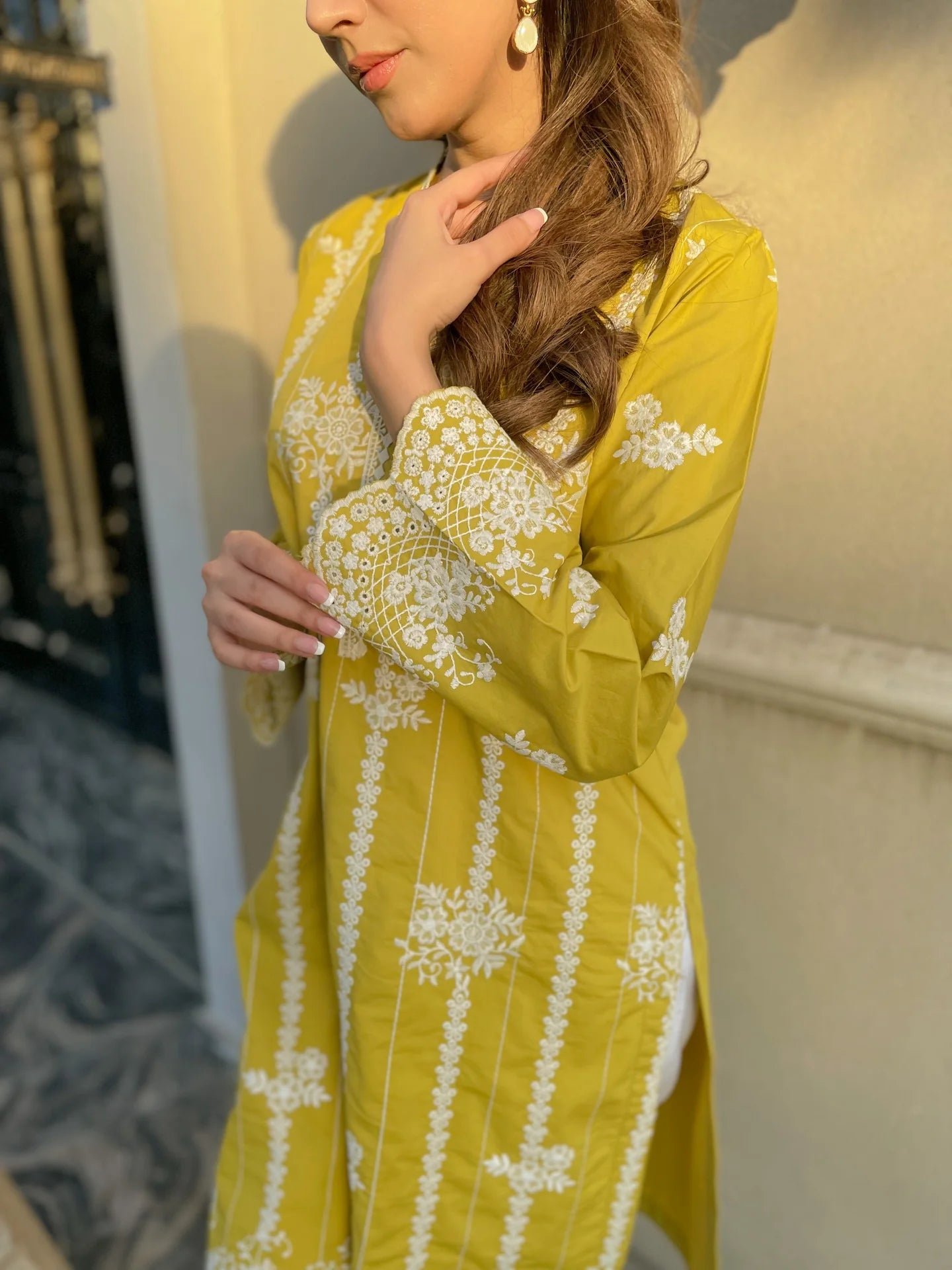 BUMBLEBEE SCHIFFLI EMBROIDERED KURTA
