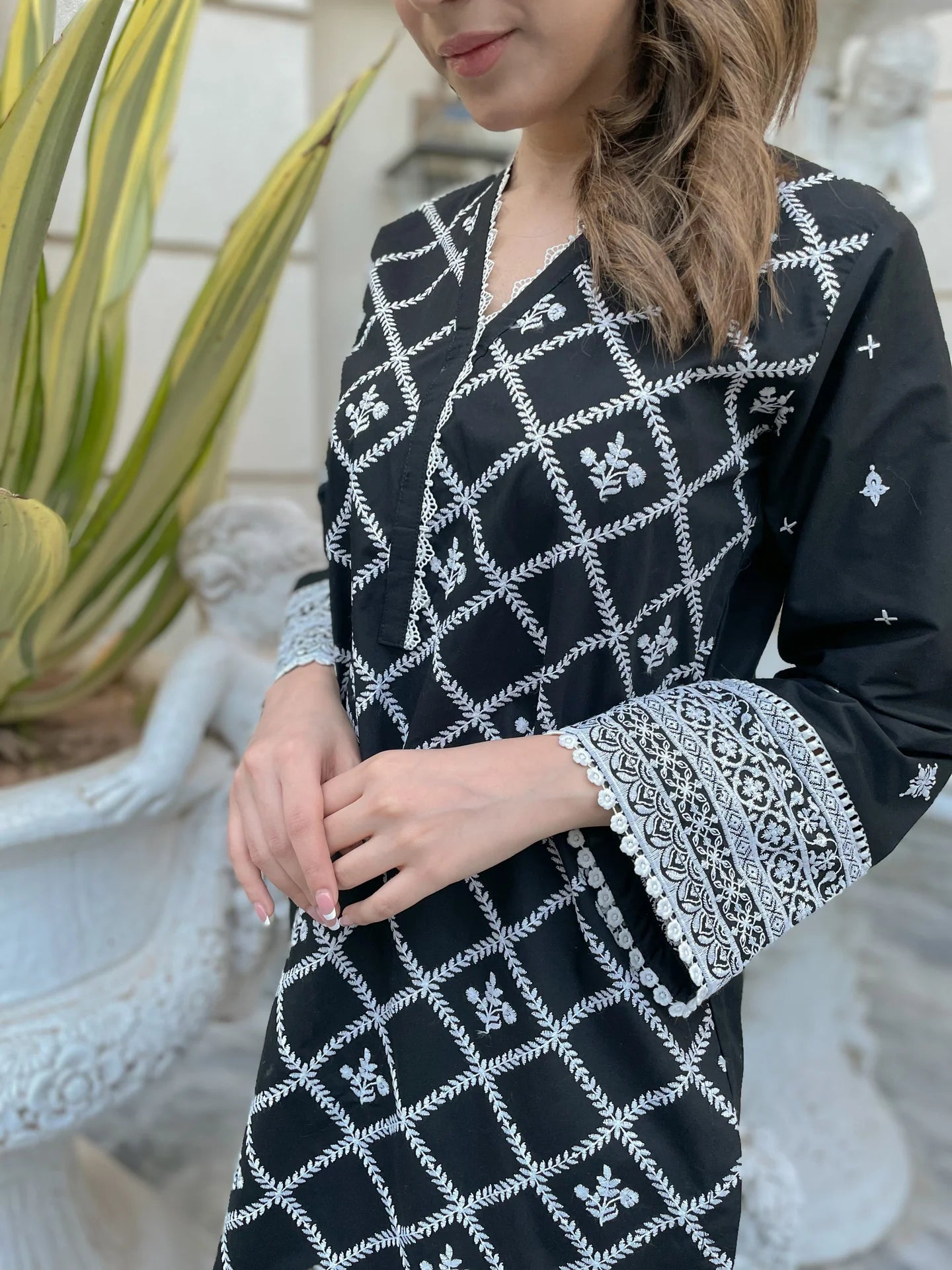 NAARJ BLACK EMBROIDERED KURTA