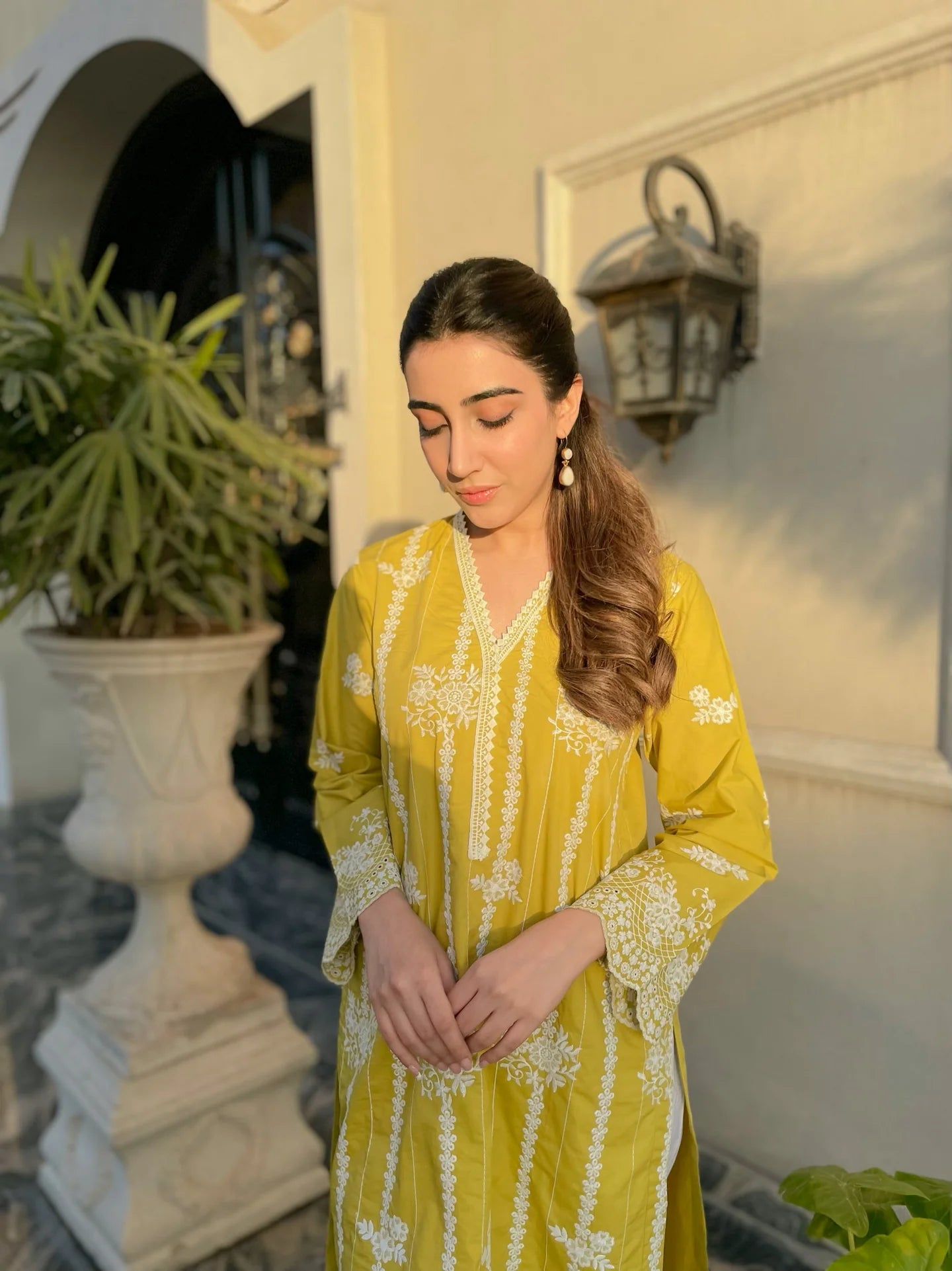 BUMBLEBEE SCHIFFLI EMBROIDERED KURTA