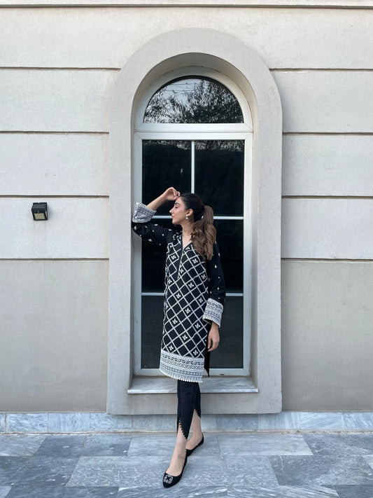 NAARJ BLACK EMBROIDERED KURTA