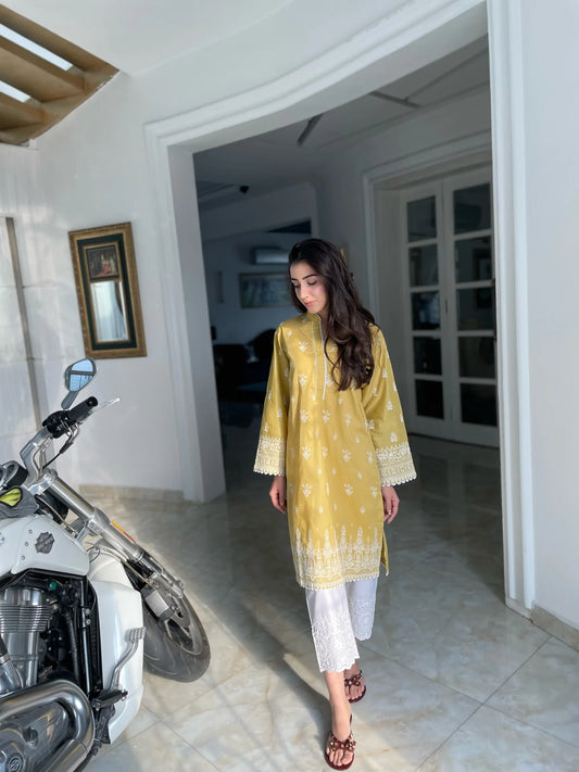 EVOCATIVE KURTA -BUMBLEBEE