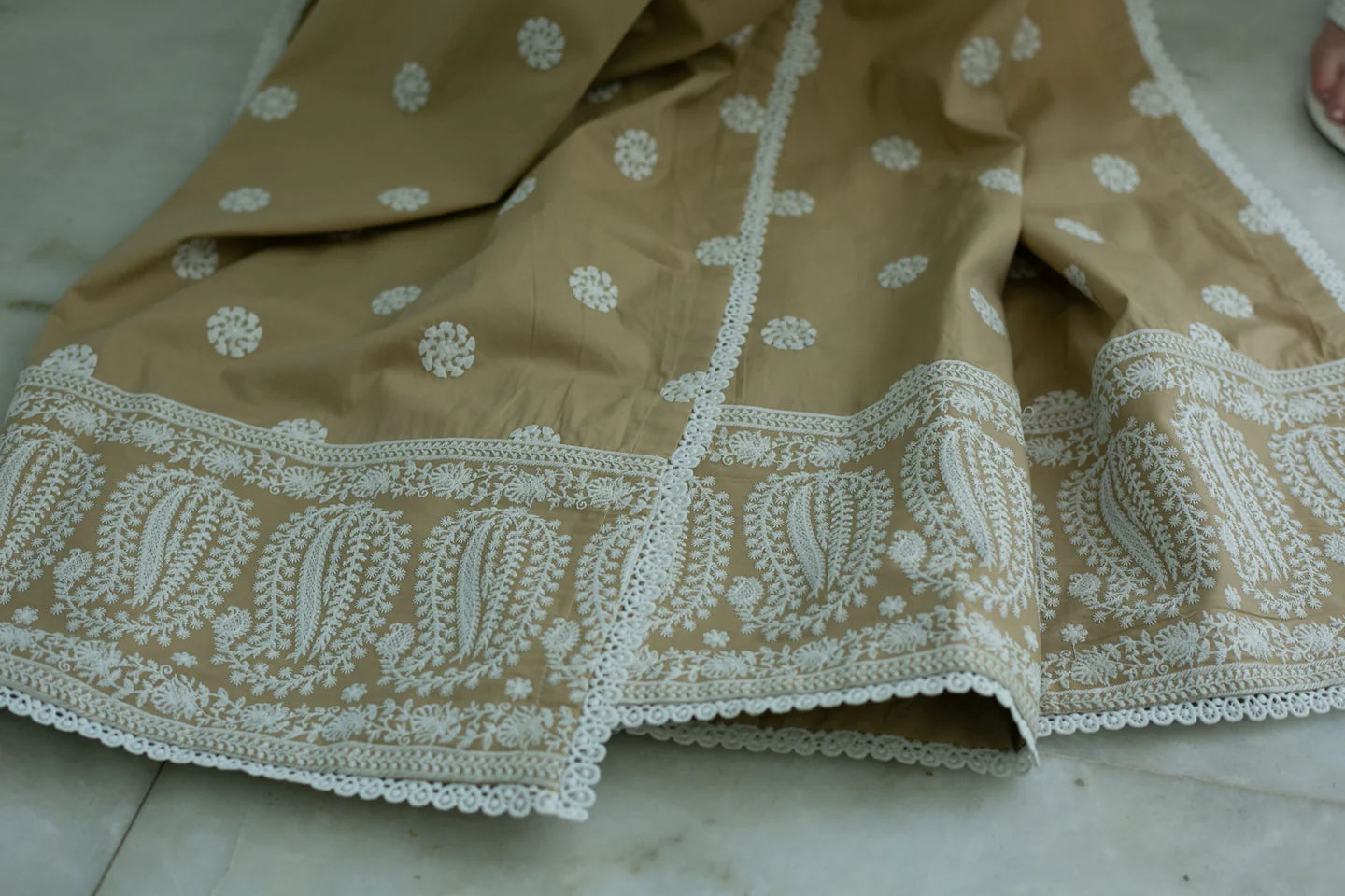 LAZY DAISY BEIGE SUIT 3 PIECES SET