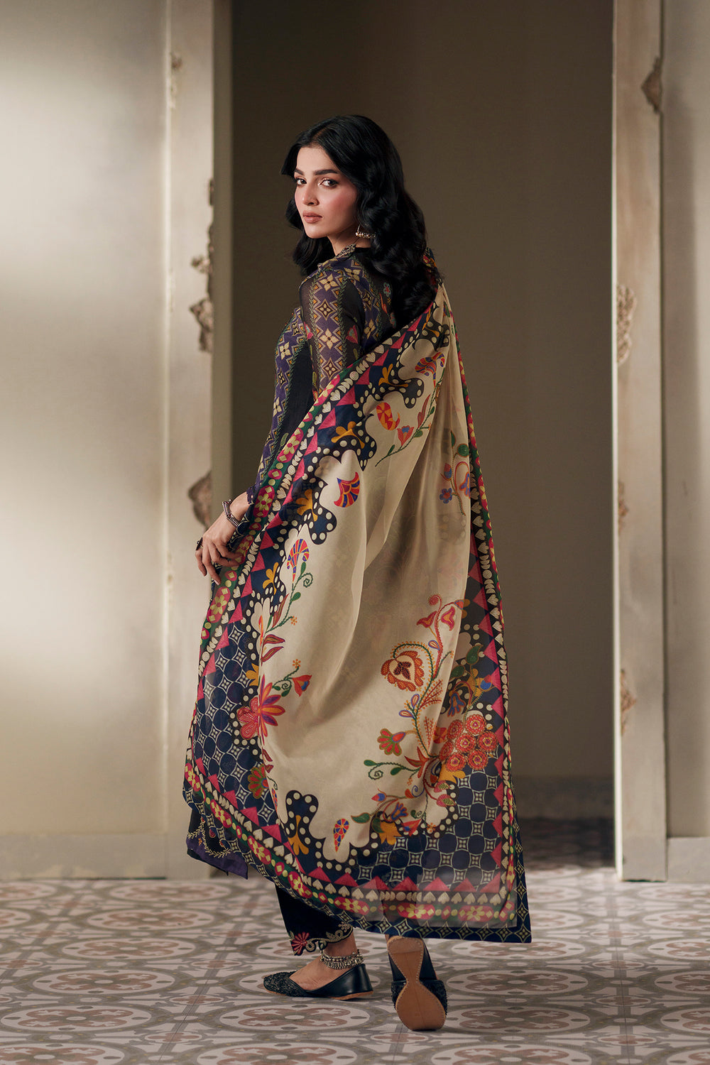 EMBROIDERED SUIT - JET BLACK | E4004/103/902