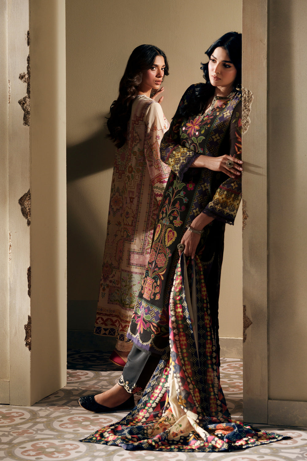 EMBROIDERED SUIT - JET BLACK | E4004/103/902