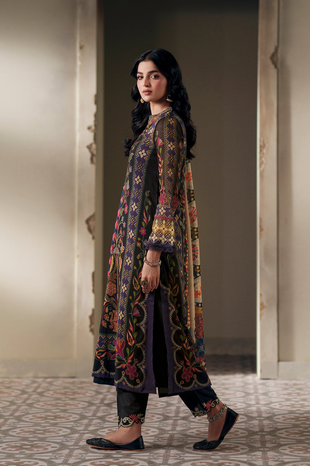 EMBROIDERED SUIT - JET BLACK | E4004/103/902