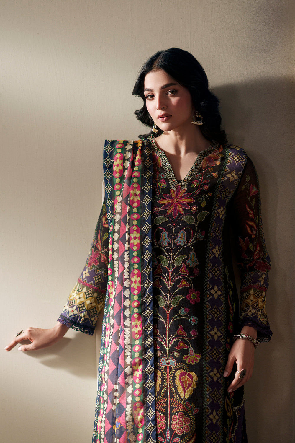 EMBROIDERED SUIT - JET BLACK | E4004/103/902